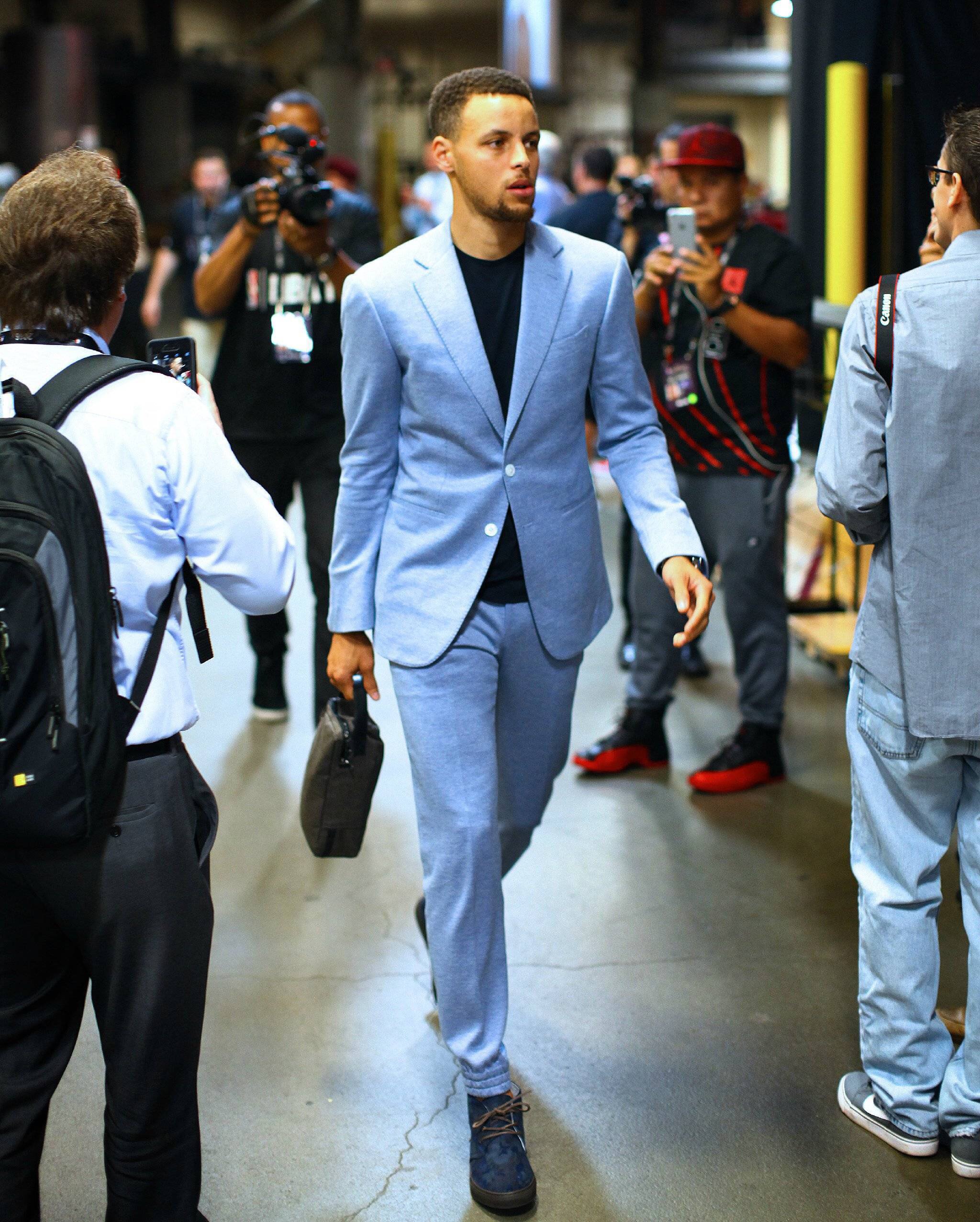 NBA球队战绩深度解析 强弱分化趋势逐渐显现