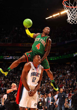 杜兰特谈布克：对手完全任他摆布 “布克引力”给了我空位机会