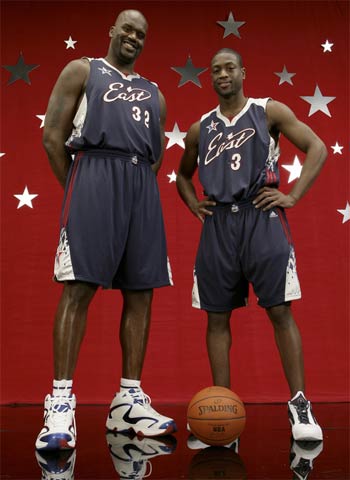 中甲冠军辽宁铁人队在沈阳故宫拍全家福：致敬历史，开启未来