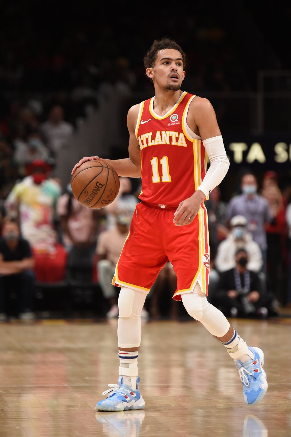 独行侠险胜国王，浓眉表现挣扎，状元弗拉格显英勇，威少关键时刻选择失误