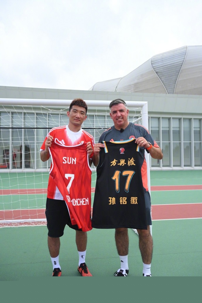 陈金锋在 2002 年代表洛杉矶道奇队出赛，成为首位在大联盟登场的台湾球员