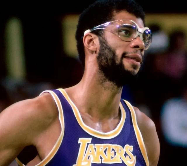 英超战术趋势观察 高位逼抢与控球打法对比