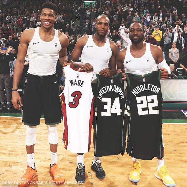 意甲：拉比奥特双响炮助米兰逆转科莫，紧追国际米兰